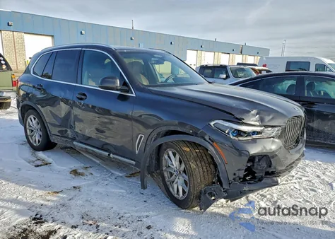 2021 BMW X5 xDrive40I z USA, uszkodzony, nr VIN 5UXCR6C08M9E35983